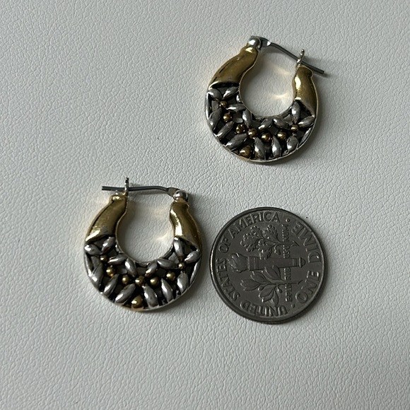 🖤Vtg Hoop earrings - Picture 5 of 9